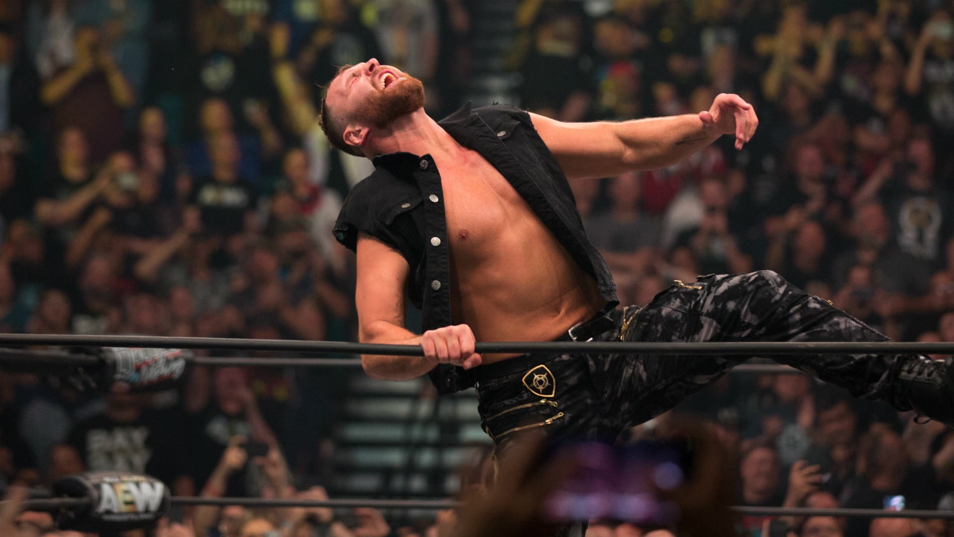 Jon Moxley signs new deal with AEW, Staying Until 2027